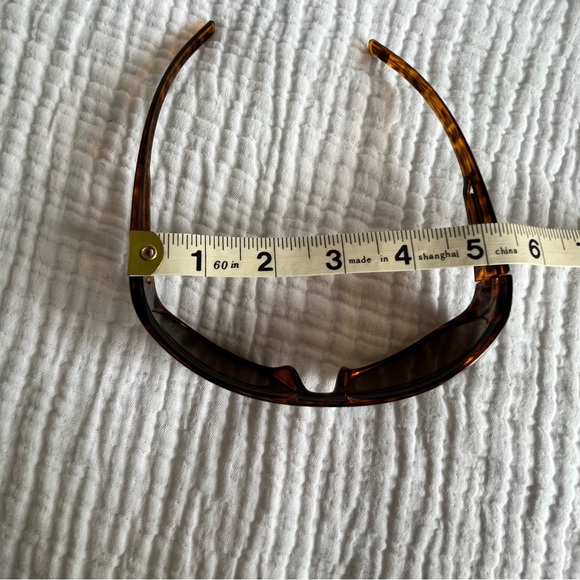 Women’s Tortoise Shell Sunglass, Brown - Picture 4 of 4